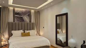 Luxury Apartment, 1 Bedroom, Pets Allowed, Courtyard View | In-room safe, desk, laptop workspace, blackout drapes