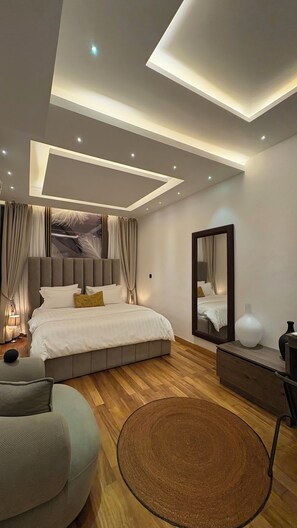 Luxury Apartment, 1 Bedroom, Pets Allowed, Courtyard View | In-room safe, desk, laptop workspace, blackout drapes - Peravi Residence (Accra)