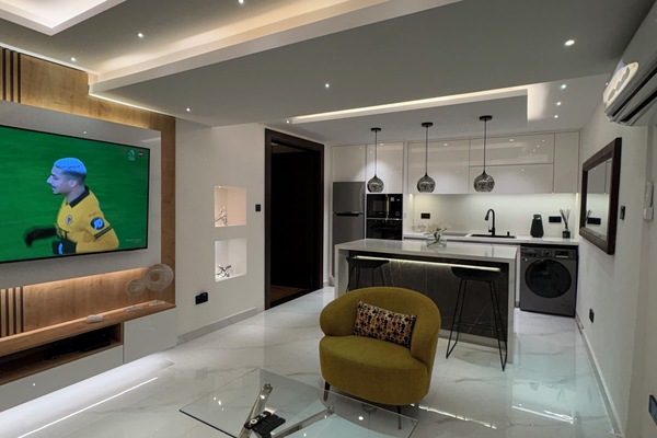 Luxury Apartment, 1 Bedroom, Pets Allowed, Courtyard View | Interior