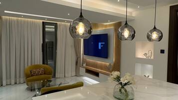 Luxury Apartment, 1 Bedroom, Pets allowed, Courtyard View | Interior