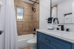 Shower, hair dryer - Soorya Main House Central 3BD 2BA (Tucson)