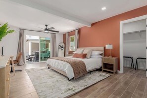 5 bedrooms, iron/ironing board, travel cot, WiFi - Soorya Hacienda 5 Bed 4 bath and Close to UofA (Tucson)