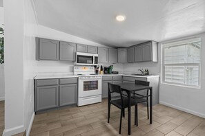 Coffee/tea maker, fridge, microwave, oven - Casa Jay · Cozy Casita · Midtown Gem (Tucson)