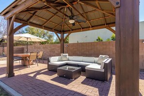 Outdoor dining - La Palmera- Foothills Mountian Views  Pool (Tucson)