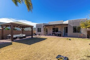 Terrace/patio - La Palmera- Foothills Mountian Views  Pool (Tucson)
