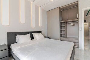 3 bedrooms, iron/ironing board, WiFi, bed sheets - Warm modern apartment (Pireas)