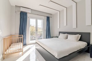 3 bedrooms, iron/ironing board, WiFi, bed sheets - Warm modern apartment (Pireas)