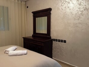 2 bedrooms, Internet, bed sheets - 2-bedroom apartment in tranquil Fes with refreshing AC (Fes)