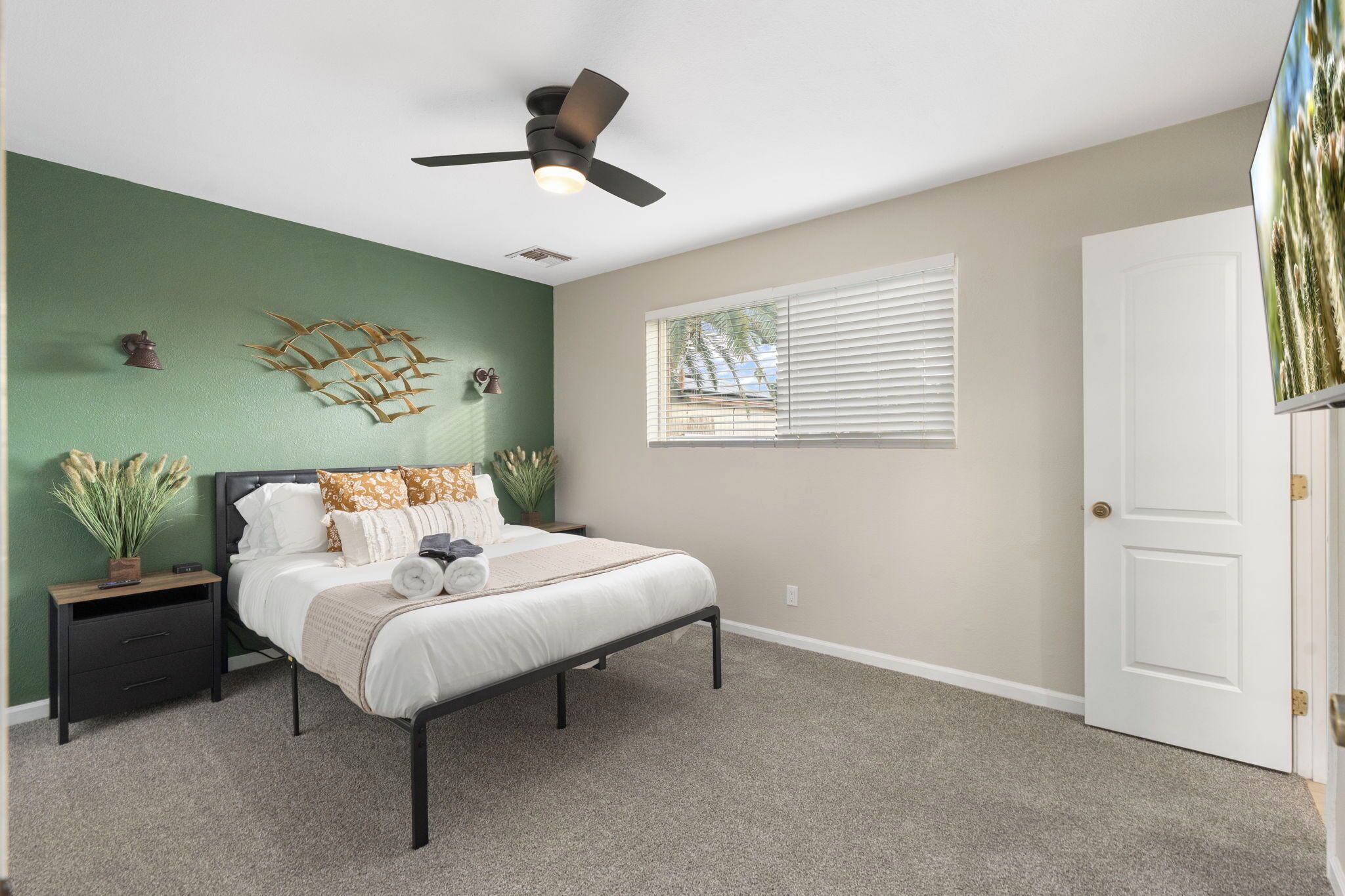 4 habitaciones, tabla de planchar con plancha y cuna de viaje 