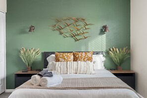 4 habitaciones, tabla de planchar con plancha y cuna de viaje 