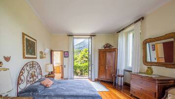 Fer et planche Ă repasser, lit parapluie, Wi-Fi gratuit, draps fournis