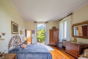 Bügeleisen/Bügelbrett, Reisekinderbett, kostenloses WLAN, Bettwäsche