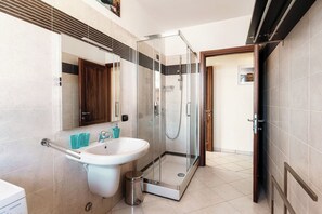 Shower, hair dryer, towels - Window on Lake Como - Argegno (Argegno)