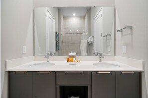 Shower, hair dryer, towels - *New! Epic Reunion SkyLoft | Elevator Access, Rooftop Balcony, Pools (Kissimmee)