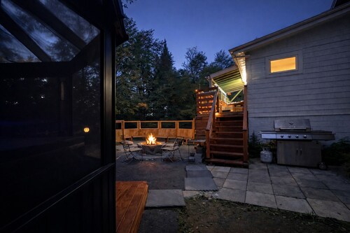 Big Giant Lodge | 32+ people | Spa, Lake & Karaoke- Outdoor firepit
