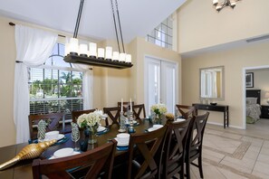 Dining - Spacious 5-bedroom sunset villa west-faced pool area at the waterfront (Cape Coral)