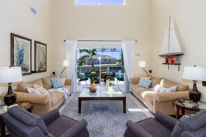 TV - Spacious 5-bedroom sunset villa west-faced pool area at the waterfront (Cape Coral)