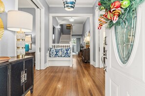 Interior - The Darcy Victorian Home - Walk to Downtown, Grill, Large Dining (Hot Springs)