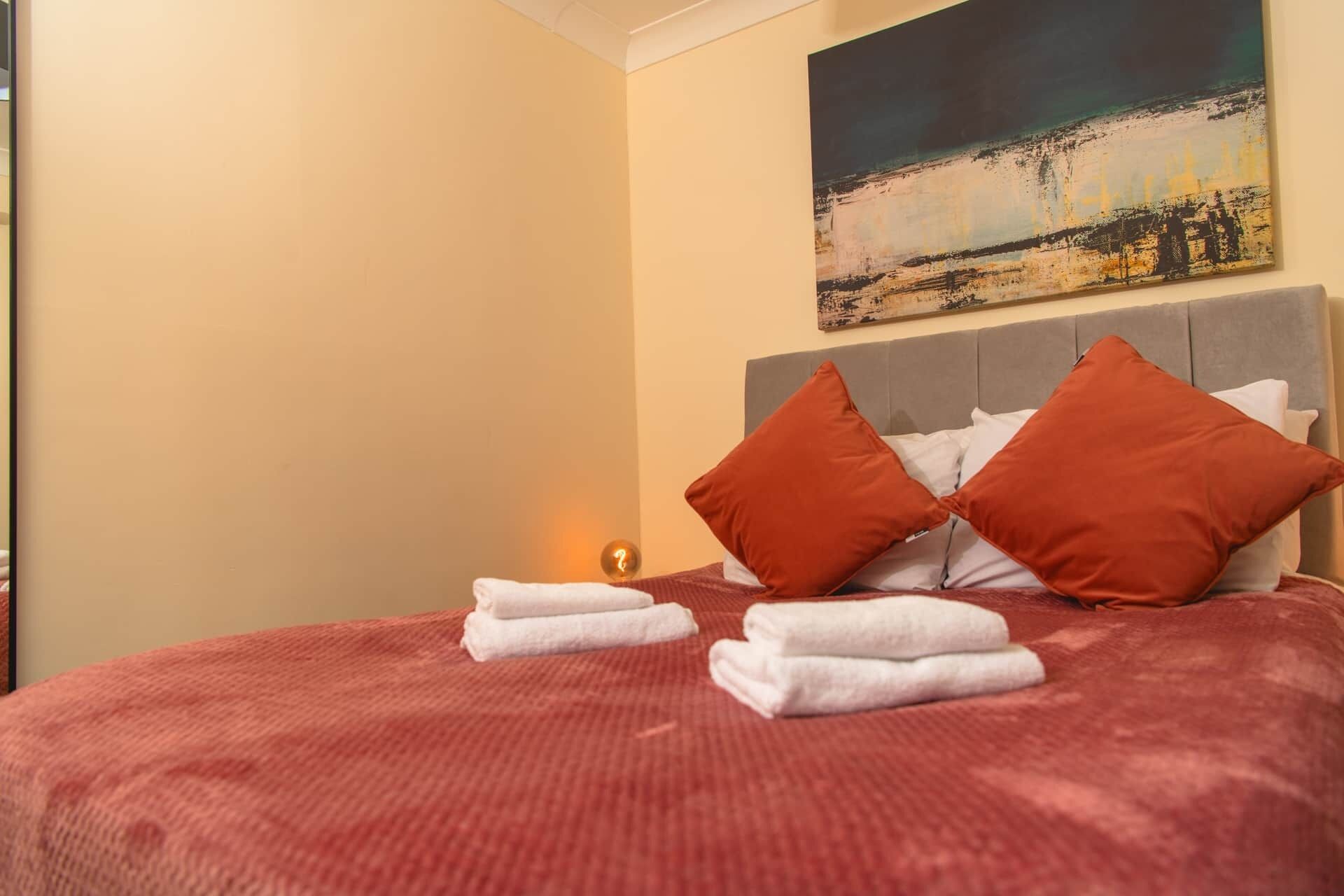 Iron/ironing board, WiFi, bed sheets