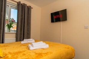 1 bedroom, iron/ironing board, WiFi, bed sheets - Warrington Suites by Relax Stays (Double rooms) (Warrington)