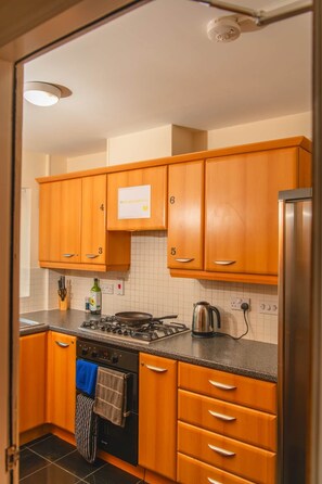 Fridge, microwave, oven, stovetop - Warrington Suites by Relax Stays (Double rooms) (Warrington)