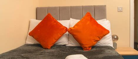 Iron/ironing board, WiFi, bed sheets