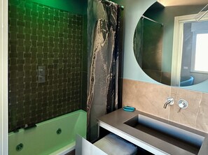 Shower, jetted tub, hair dryer, bidet - OLIVIA Home Sauna & Gym (Forlì)