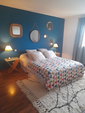 3 chambres, fer et planche à repasser, Wi-Fi, draps fournis