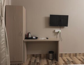 Deluxe Room | Wardrobe - Restel Guest House (Guwahati)