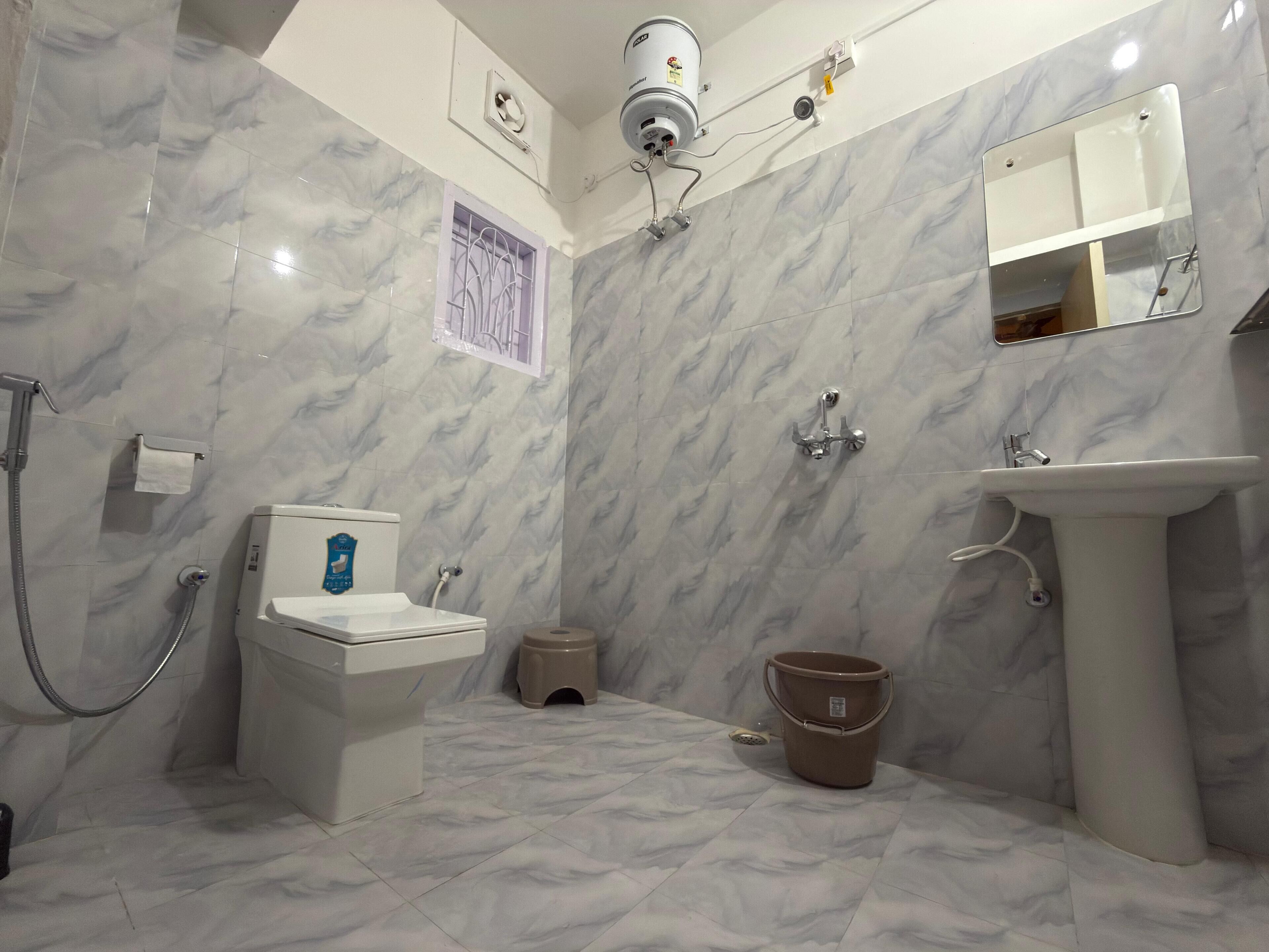 Deluxe Single Room | Bathroom | Shower, slippers