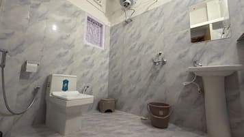 Deluxe Single Room | Bathroom | Shower, slippers
