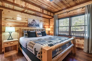 4 bedrooms, desk, travel cot, free WiFi - Incredible Family Cabin-Gamers Lounge & Theater Rm (Sevierville)