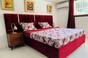 1 bedroom, iron/ironing board, WiFi, bed sheets - Begonia.   (skik)