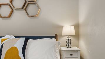 Silitysrauta/-lauta, vauvan matkasänky, ilmainen Wi-Fi, vuodevaatteet