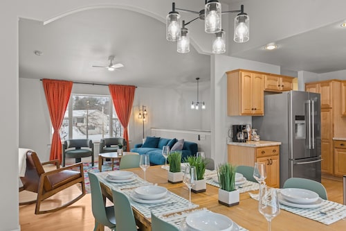 Movie Theater, Game Room & More near Granite Peak!