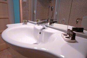 Doccia, asciugacapelli, asciugamani