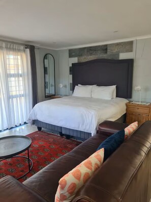 Iron/ironing board, Internet, bed sheets - 2-bedroom apartment in marvelous Bluff with refreshing AC (Bluff)