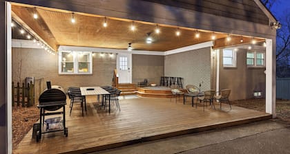 Historic Franklin Retreat Game Room Covered Patio Easy Downtown Access The Carolyn House by Avantstay