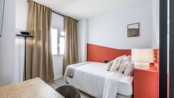 Comfort Single Room, Bathtub