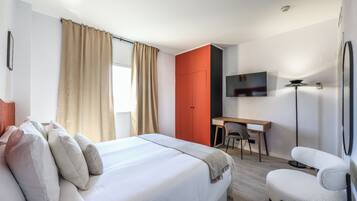 Habitación Business doble, vistas a la ciudad | Escritorio, espacio para trabajar con un portátil, wifi gratis