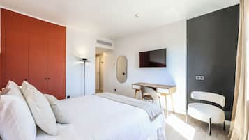 Bureau, espace de travail pour ordinateur portable, Wi-Fi gratuit