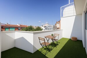Habitación doble con terraza y vistas a la ciudad | 야외 식당