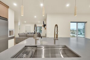 Interior - ~The Still Nest~ A Restorative Retreat ~ Sauna, Cold plunge, Red light, Hot tub (Eden)