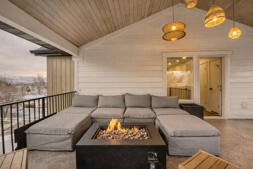 ~The Still Nest~ A Restorative Retreat ~ Sauna, Cold plunge, Red light, Hot tub