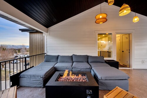 ~The Still Nest~ A Restorative Retreat ~ Sauna, Cold plunge, Red light, Hot tub
