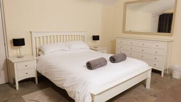 Bügeleisen/Bügelbrett, kostenloses WLAN, Bettwäsche