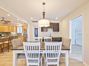 Dining - 4 Bedroom House Close to Beach | Pool, Yard & Deck (Cape May)