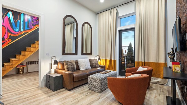 Interior - Creative Nashville Apartment + Rooftop Firepit + Gym + Easy Downtown Access Hermitage House by Avantstay (Nashville)