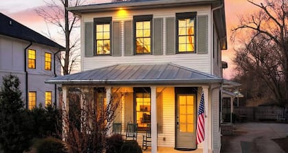 Fowlkes Street by AvantStay Minutes from Historic Main Street Short Drive to Downtown Nashville