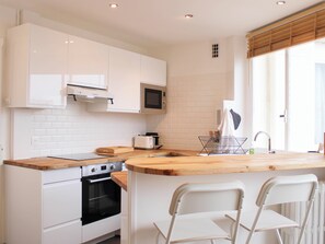 Fridge, microwave, oven, dishwasher - Bright apartment in Boulogne-Billancourt (Boulogne-Billancourt)